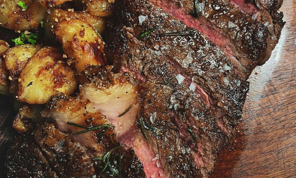 Wooden-Cutting-Board-For-Decorating-Beef-Steak