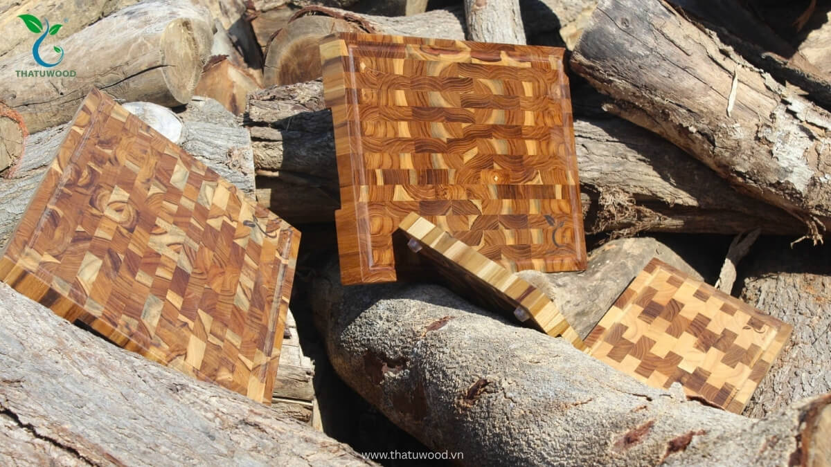 Bí Quyết Chọn Thớt Gỗ Teak Xuất Khẩu Chuẩn Bền Đẹp Cho Căn Bếp Việt 2 Thớt gỗ teak xuất khẩu cao cấp được ưa chuộng toàn cầu tại THATUWOOD